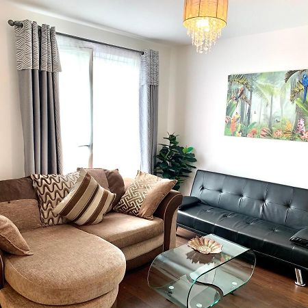 לונדון 2-Bedrooms Apartment, Lounge, Balcony מראה חיצוני תמונה