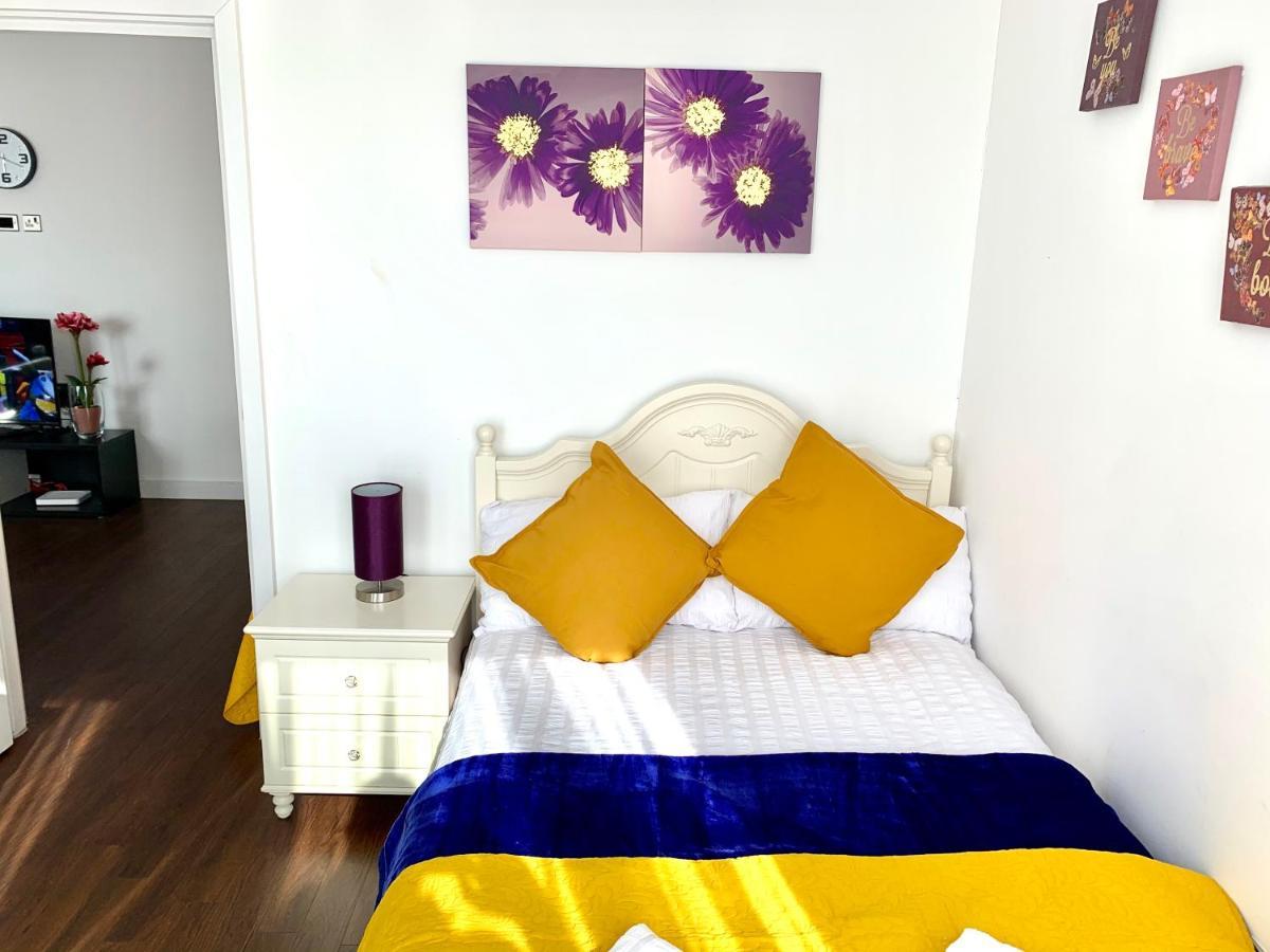 לונדון 2-Bedrooms Modern Apartment Next To Velodrome, Lounge, Balcony, Parking, Abba מראה חיצוני תמונה