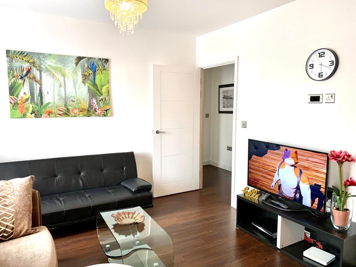 לונדון 2-Bedrooms Apartment, Lounge, Balcony מראה חיצוני תמונה