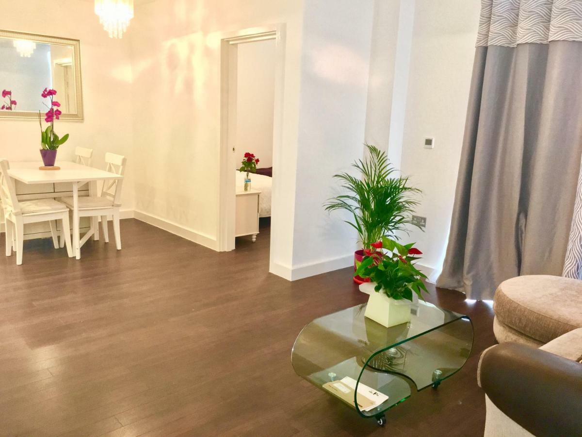 לונדון 2-Bedrooms Apartment, Lounge, Balcony מראה חיצוני תמונה