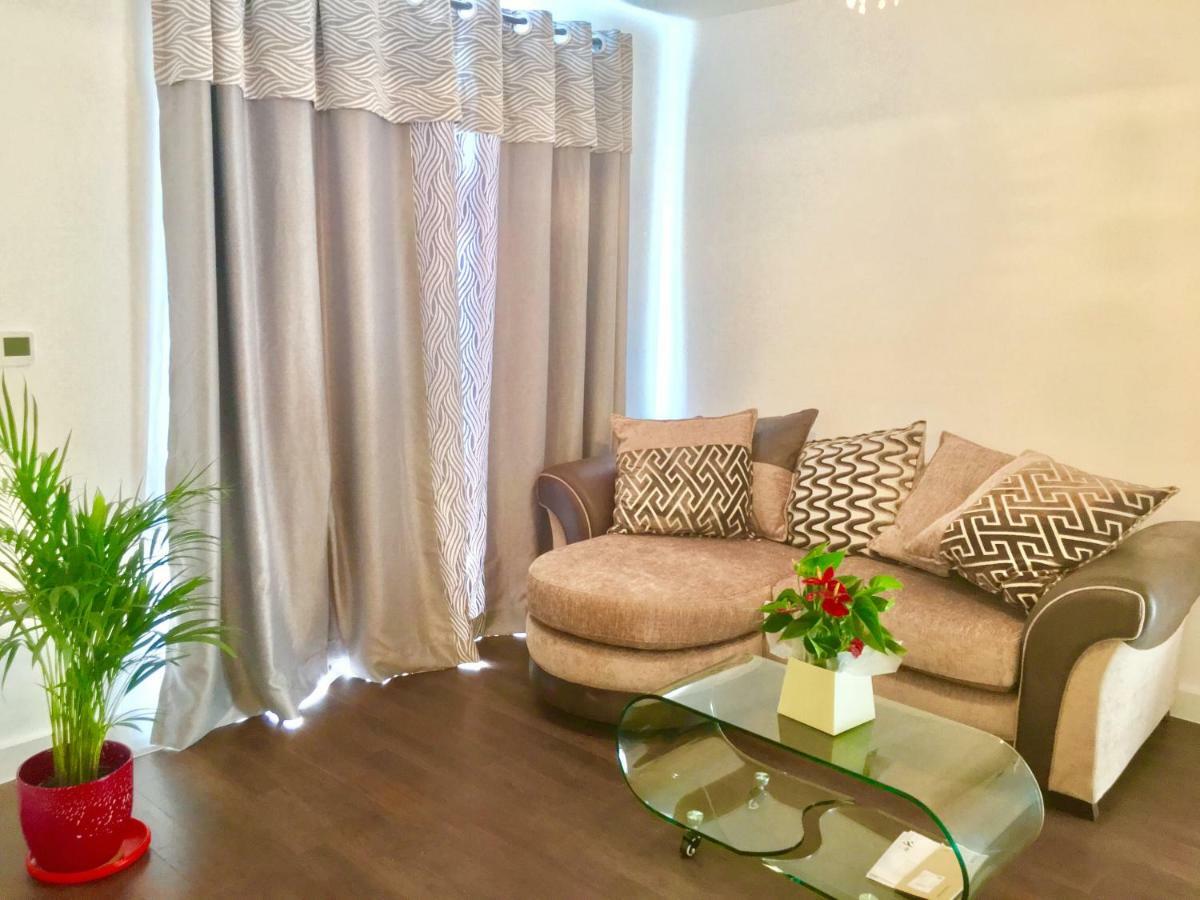 לונדון 2-Bedrooms Modern Apartment Next To Velodrome, Lounge, Balcony, Parking, Abba מראה חיצוני תמונה