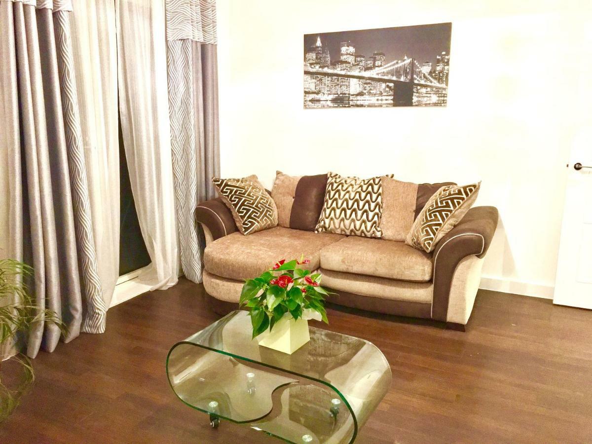 לונדון 2-Bedrooms Apartment, Lounge, Balcony מראה חיצוני תמונה