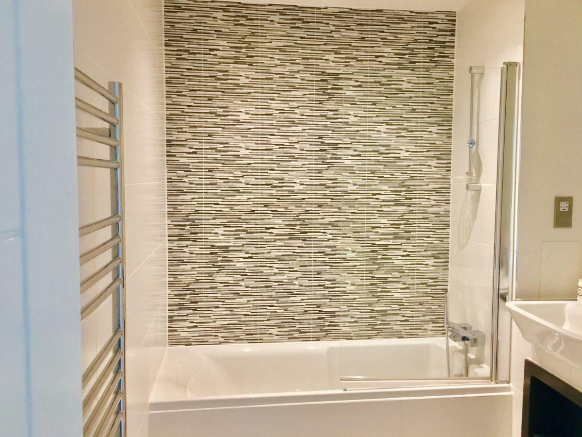 לונדון 2-Bedrooms Modern Apartment Next To Velodrome, Lounge, Balcony, Parking, Abba מראה חיצוני תמונה